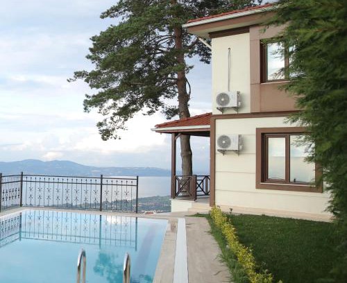 Sapanca Villa | Orchid Hills - heated swimming pool
