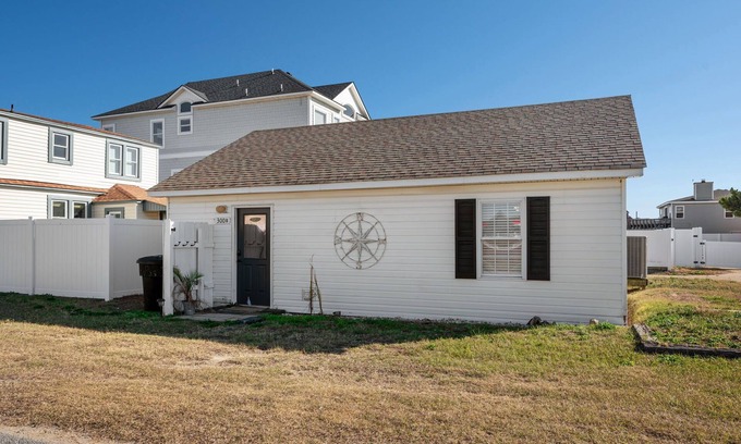 Kill Devil Hills House | Oregon's Corner B: Oceanside, Close to Beach Access, Perfect for Small Families!