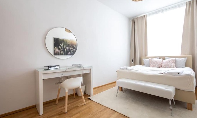 Brigittenau Apartment | OrestaLiving - 2BR On the Danube Canal