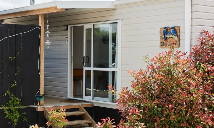Orewa Cabin | Orewa Kiwi Cabins - Kingfisher