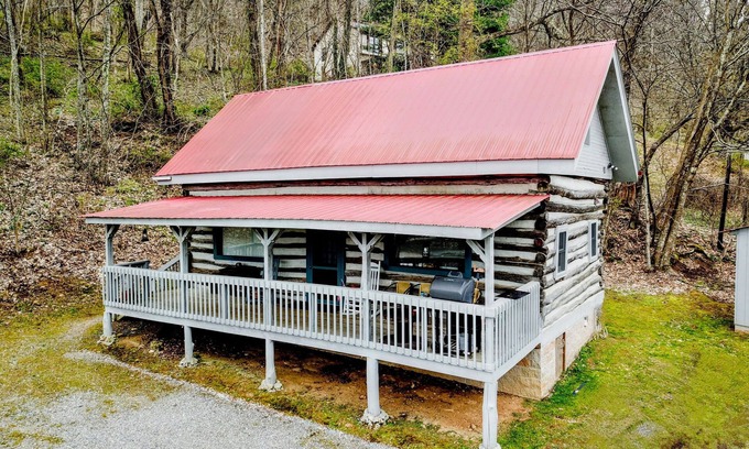 Waynesville Cabin | Original log home in the Smokey Mountains