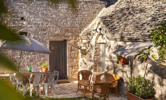 Locorotondo House | Original trullo on top of a hill