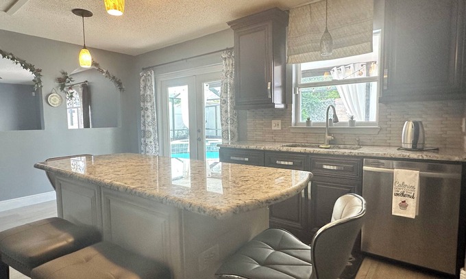 Union Park House | Orlando Family Getaway 4BR Home w/Pool & Cinema Lounge