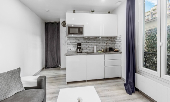 Saint Blaise Apartment | Orteaux | Cosy studio near Père Lachaise