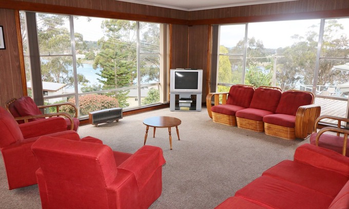 Merimbula Cabin | Osborne House - Pet Friendly