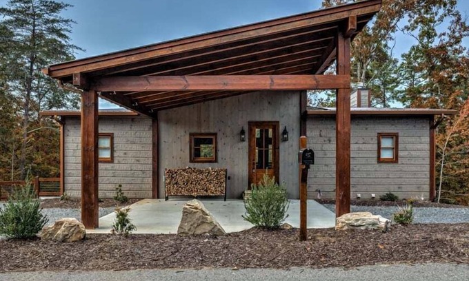 Mineral Bluff Cabin | Oscar & Friends Retreat - Pet Friendly | Arcade Games | Hot Tub