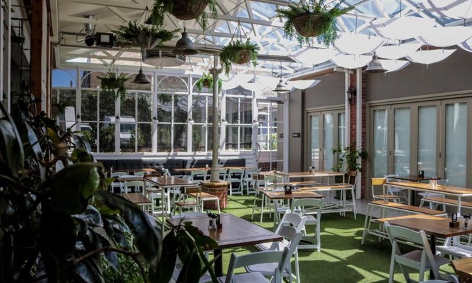 Ballarat Hotel | Oscars Hotel and Cafe Bar