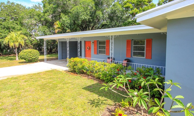 Stuart House | OSCEOLA HOUSE- WALK TO DOWNTOWN, MINUTES FROM THE BEACH, BRING YOUR BOAT.