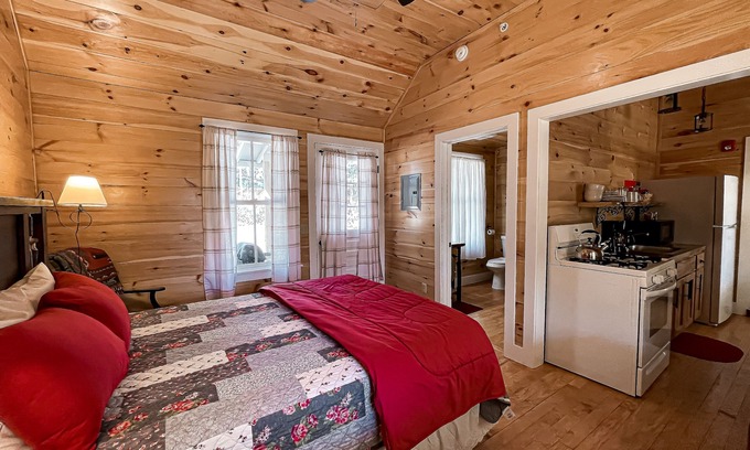 Meacham House | Osgood Cabin with Lake View