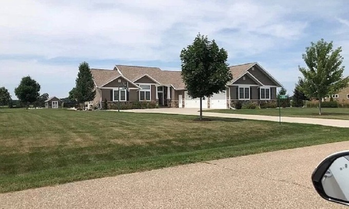 Butte Des Morts House | Oshkosh EAA & Green Bay NFL Draft 2025