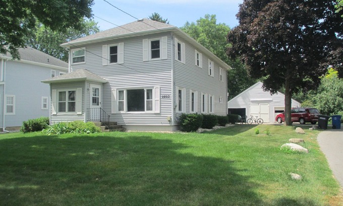 Oshkosh House | Oshkosh EAA Rental.1 mile from AirVenture