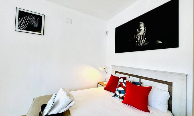Pena Grande Apartment | Oshun Mirasierra modern 57 m² apartment