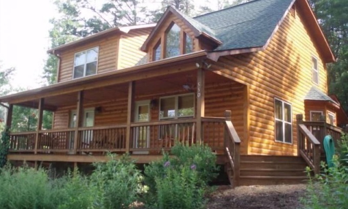 Young Harris Cabin | Oso Suite - A Bear-y Nice Cabin - Hot Tub, Internet, Fire Pit, Views