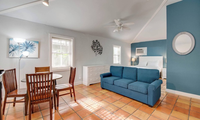 Uptown - Upper Duval Cottage | Osprey Suite | Charming Hideaway, Hot Tubs, Close to Duval!