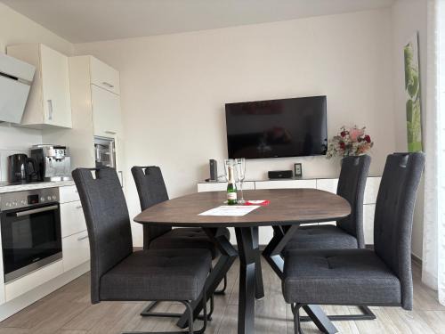 Norden Apartment | Ostfrieslands Perle Ferienwohnung an der Nordseeküste, Sauna, Terrasse, Garten, ruhige Lage, WLAN