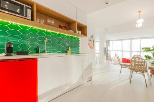 Thessaloniki City Centre Apartment | Ototo Stylish White Loft