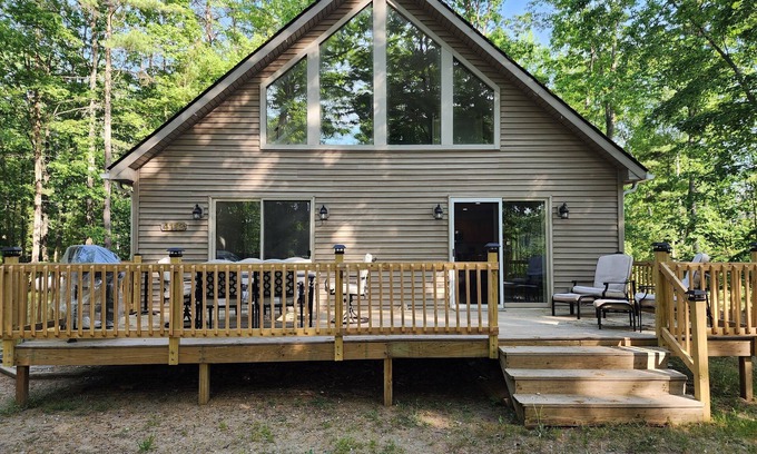 Gaylord Ski Chalet | Otsego Lake Oasis! Spacious 3 bd + loft. Sleeps 12. Separate Private Lake Access