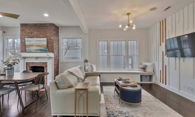 Eighth Avenue House | Our luxurious vacation home has everything you need to enjoy Nashville.