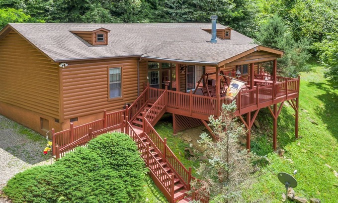 Cranberry Falls Cabin | Our secluded Cabin in Maggie Valley, NC