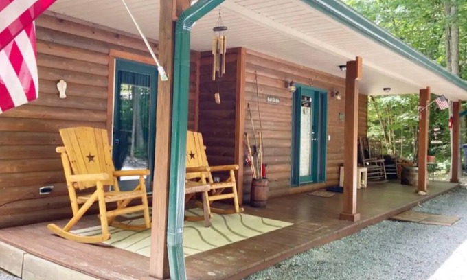 Tallassee Cabin | Our Side of Heaven Cabin- Ride the Dragon, w/Hot Tub, Private Lake and Pond