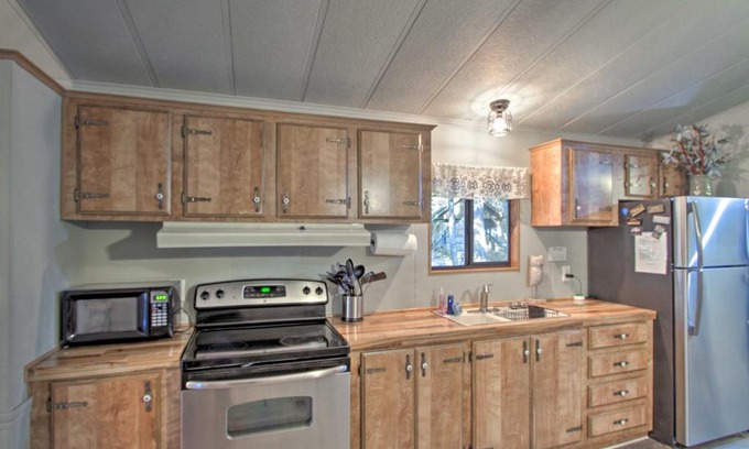 Ashford House | Outdoor Hub with Fire Pit 1 Mi to Mt Rainier NP!