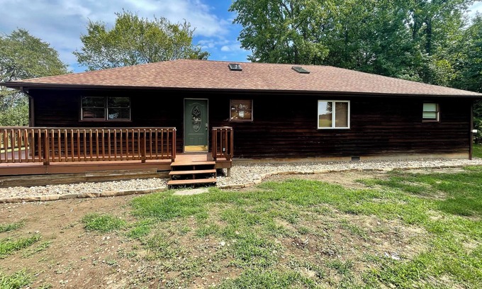 Carbondale House | Outdoor oasis in Wildlife Refuge.