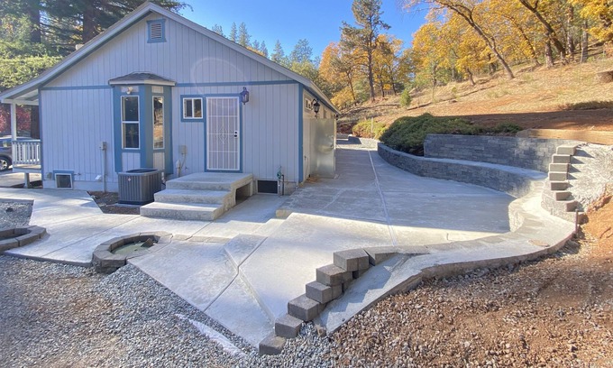 Colfax House | Outdoor paradise Sierra foothills peaceful meadow country home on 1ac Tahoe ~1hr