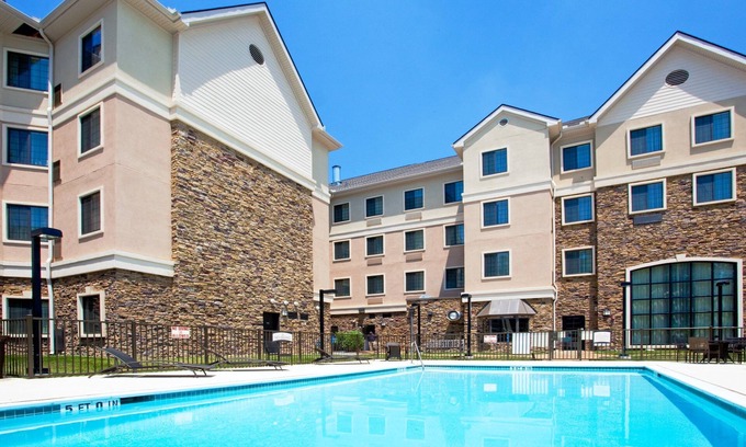 Durham Condo | Outdoor Pool + Free Breakfast | Close to Duke University Medical Center