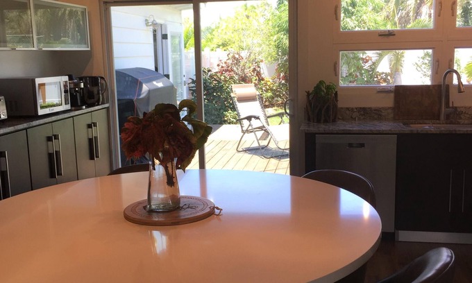 South Sarasota House | Outdoor shower and wonderful private fenced yard