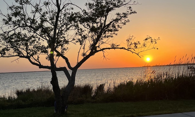 Colington Apartment | OUTERBANKS PRIVATE SUITE KDHSHORT WALK TO BEACH/SOUND SUNSETS Centrally located