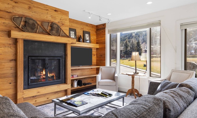 Jackson Condo | Outpost: King Ridge 7 Penthouse - AC & Hot Tub!