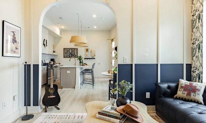 Five Points House | Outrider 103 by AvantStay | Close to Broadway | Private Balcony
