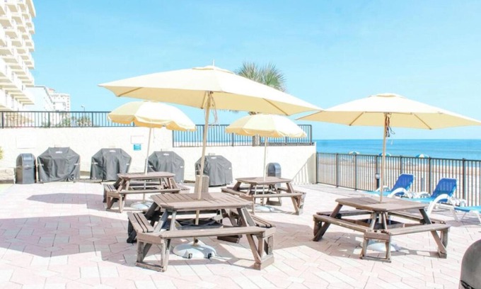 Bostroms Resort | Outrigger Beach Club - Beach Front - Week 23