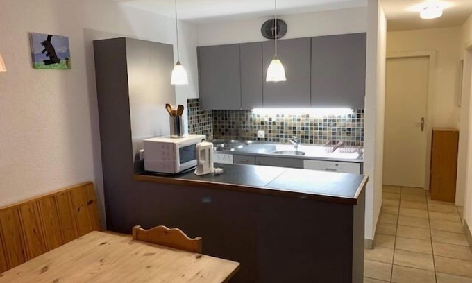 St. Luc Apartment | Outside : flat on the 1st floor of the apartment house with a large south terrace (85sqm), for 6 per