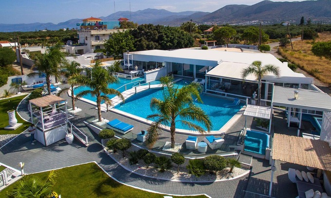 Anissaras Villa | Οutstanding luxury and private Villa, ideal for groups of families & friends.