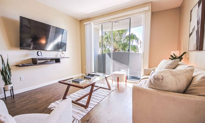 Marina del Rey Apartment | Outstanding 2BDR near Venice Beach - Free Parking!