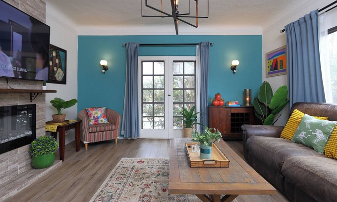 Santa Ana Apartment | Outstanding Hideaway 10 mins. drive to Disneyland
