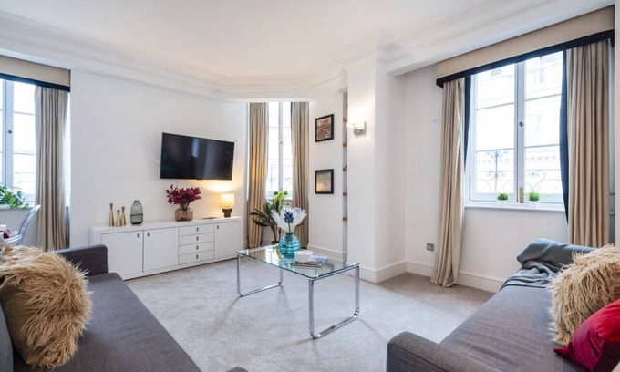 London City Centre Apartment | Outstanding Trafalgar Square Penthouse