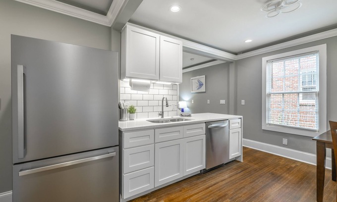 Wesley Heights House | Outstanding Wesley Heights Home w Movie Room