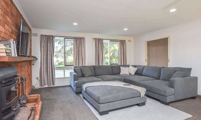 Ovens House | Ovens Valley Retreat - Spacious, cosy home near Myrtleford