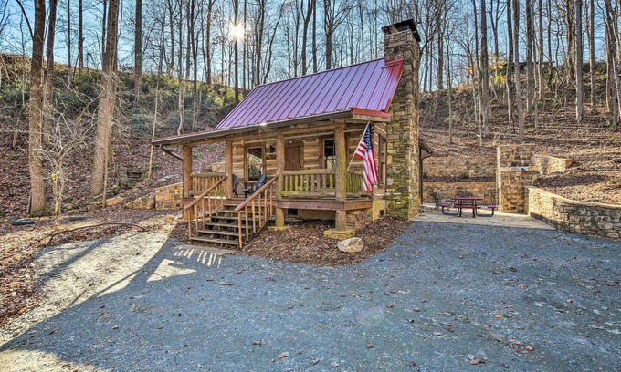 Saluda Cabin | Over 6 Acres of Hiking Trails: Luxe Saluda Cabin!