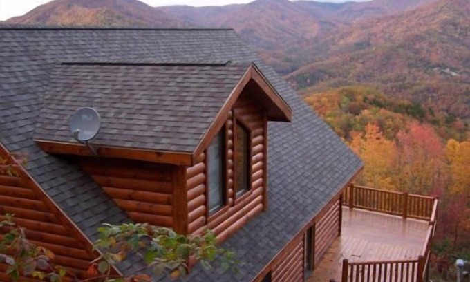 Whittier Cabin | "Over the Edge" Cabin with Amazing Views! Reduced rates for August & September!