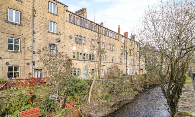 Holmfirth House | OVER-UNDER COTTAGE, pet friendly in Holmfirth