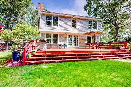 Monomoscoy Island House | Overland Glen