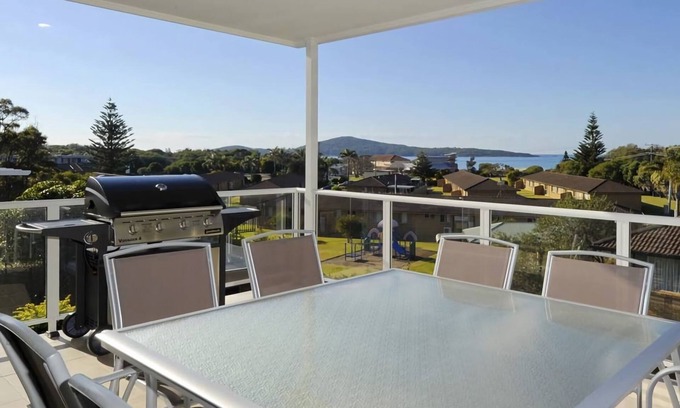 Fingal Bay House | Overlooking pristine waters of Fingal Bay Beach