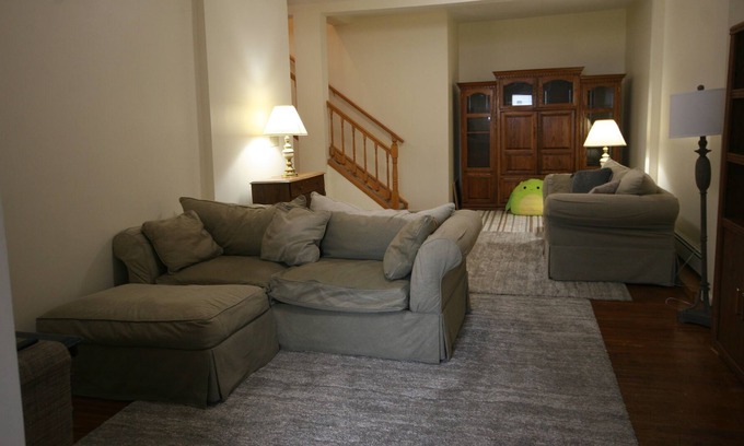 Sennett House | Overlooking Sunsets On the Lake ; Boat and Pet Friendly.