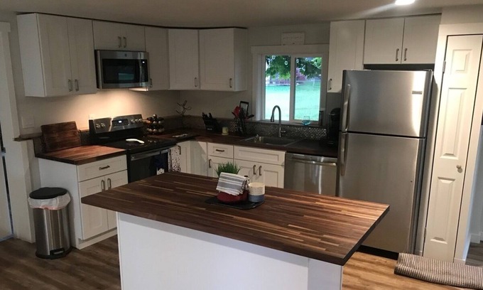 Hayden Lake House | Overlooks Hayden Lake Country Club, 12 miles to Silverwood Theme Park