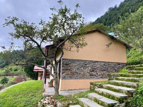 Kanatal House | Owl's Nest Village Retreat by StayApart
