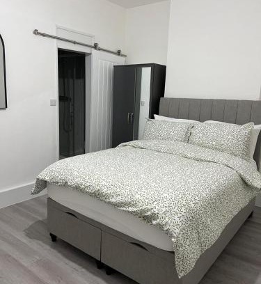 West Ham House | Oxborne Rooms UK - Plaistow
