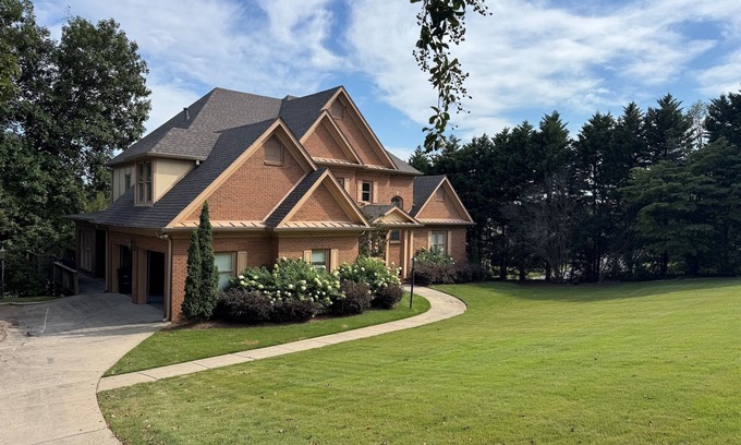 Sand Ridge House | Oxmoor Retreat — 10th at Oxmoor Valley Golf Course